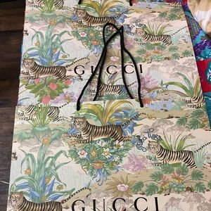 Gucci shopping bags (2)